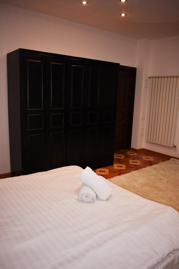 Grand Central Accomodation Sala Palatului Bucharest Exterior photo