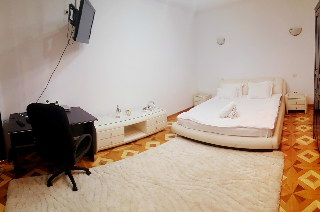 Grand Central Accomodation Sala Palatului Bucharest Exterior photo
