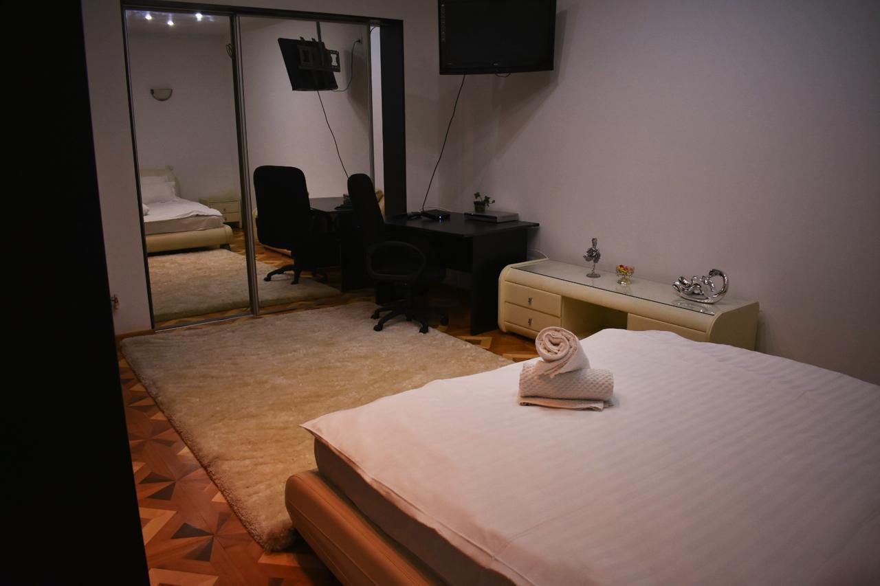 Grand Central Accomodation Sala Palatului Bucharest Exterior photo